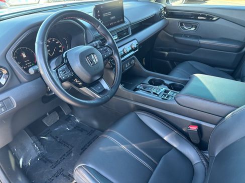 Used 2025 Honda Pilot TrailSport image 20
