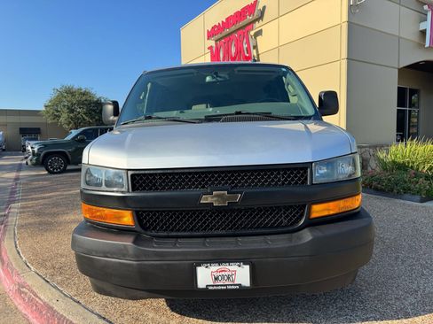 Used 2019 Chevrolet Express 2500 LS w/ Driver Convenience Package RWD image 3