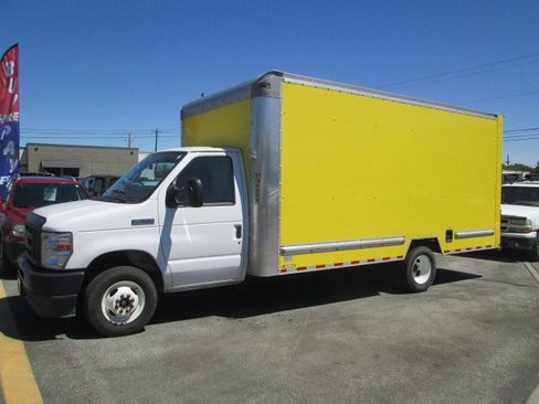 Used 2022 Ford E-350 and Econoline 350 Super Duty w/ Power Windows & Locks Group RWD image 4