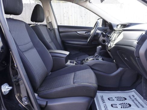 Used 2019 Nissan Rogue SV image 8