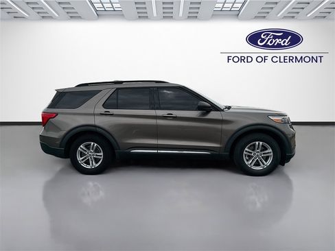 Used 2021 Ford Explorer XLT image 4