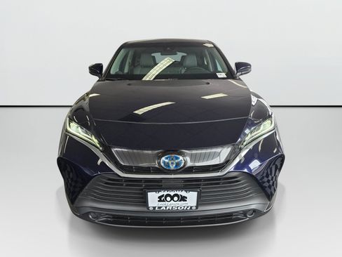Used 2023 Toyota Venza LE AWD/4WD image 8