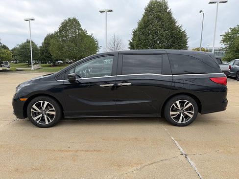 Used 2024 Honda Odyssey Touring image 3