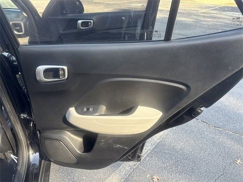 Used 2022 Hyundai Venue SEL w/ Cargo Package image 17