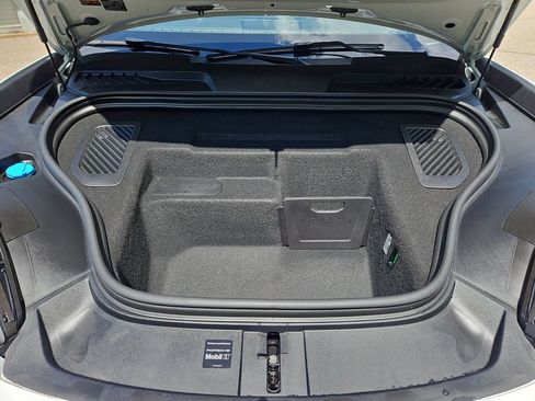 Certified 2025 Porsche Macan 4 Electric AWD/4WD image 39