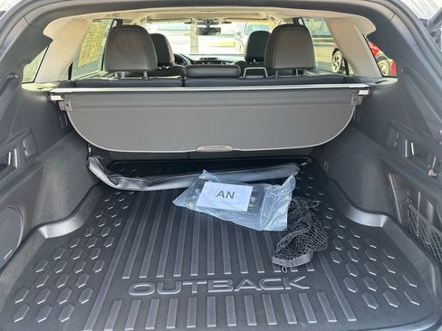 Used 2023 Subaru Outback Limited image 7