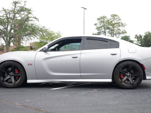 Used 2018 Dodge Charger R/T Scat Pack w/ Driver Confidence Group RWD image 2