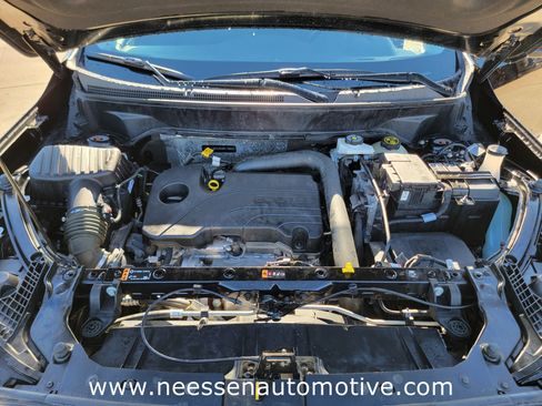 Used 2024 GMC Terrain SLE w/ Elevation Edition image 32