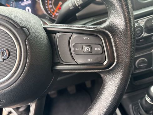 Used 2022 Jeep Gladiator Sport AWD/4WD image 14