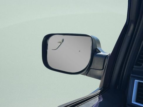 Used 2019 Nissan Titan SL w/ Midnight Edition image 13