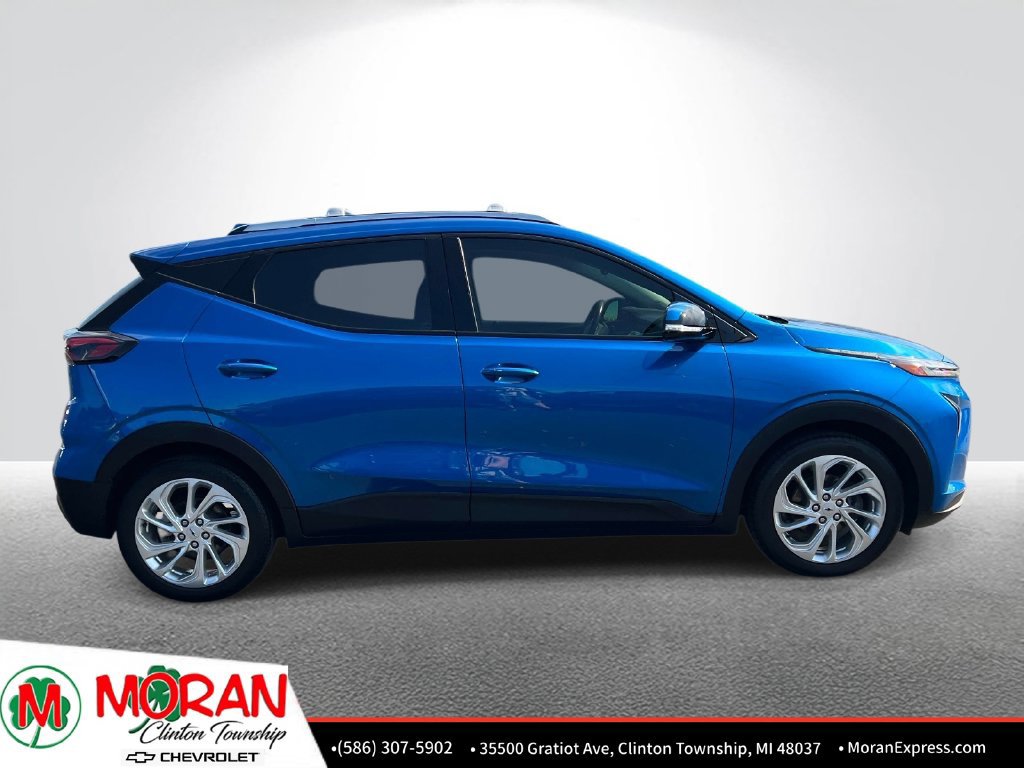 Used 2023 Chevrolet Bolt EUV LT w/ Comfort Package FWD image 8