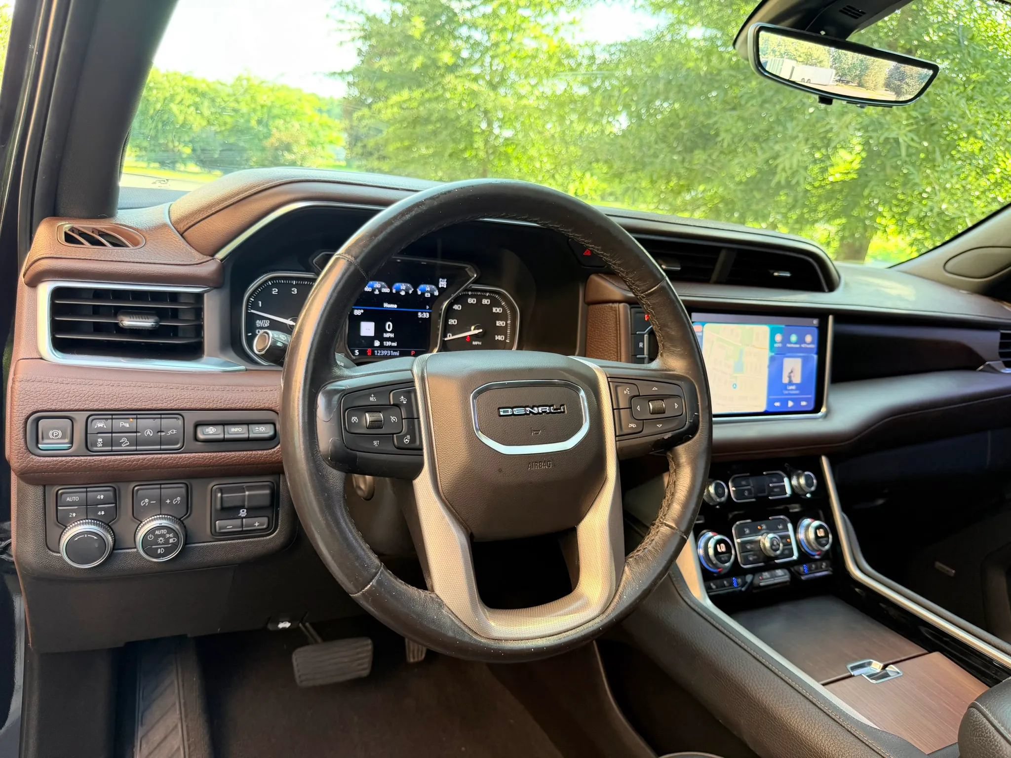 Used 2021 GMC Yukon Denali w/ Denali Premium Package AWD/4WD image 22