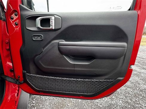 Used 2021 Jeep Gladiator Sport image 16