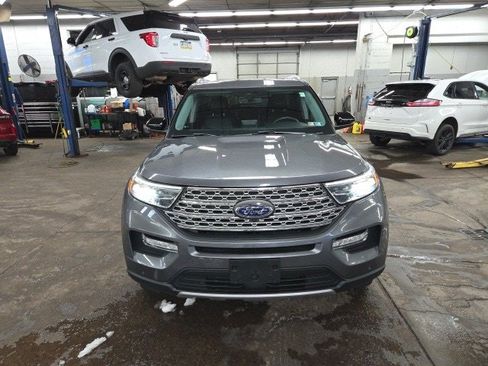 Used 2022 Ford Explorer Limited w/ Limited Technology Package image 3