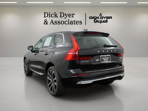 Certified 2023 Volvo XC60 B5 Ultimate w/ Climate Package image 4