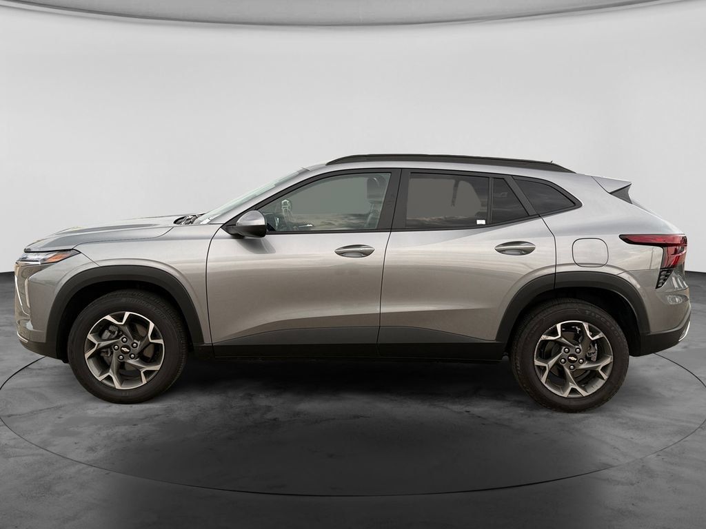 Used 2025 Chevrolet Trax LT w/ LT Convenience Package FWD image 6