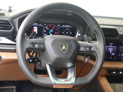 Used 2025 Lamborghini Urus SE AWD/4WD image 25