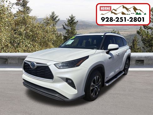Used 2021 Toyota Highlander XLE AWD/4WD image 1