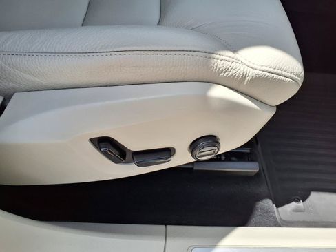 Certified 2024 Volvo XC60 B5 Plus w/ Protection Package Premier AWD/4WD image 12