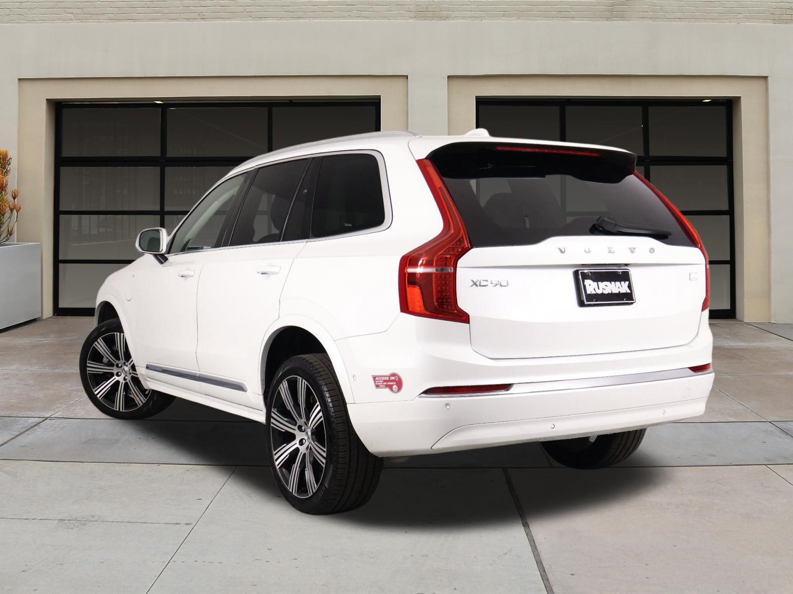 Used 2024 Volvo XC90 T8 Ultimate AWD/4WD image 2