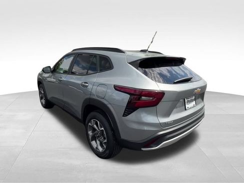 Certified 2026 Chevrolet Trax LT FWD image 4