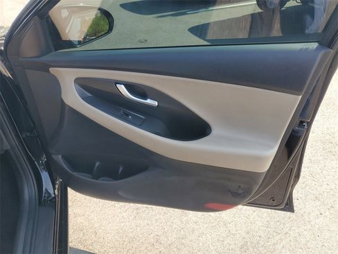 Used 2020 Hyundai Elantra GT image 35