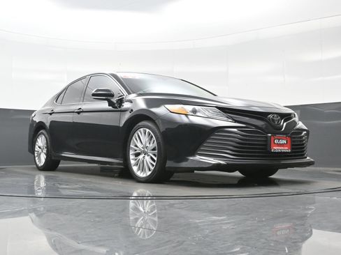 Used 2020 Toyota Camry XLE image 21