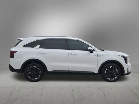 Certified 2025 Kia Sorento S image 7