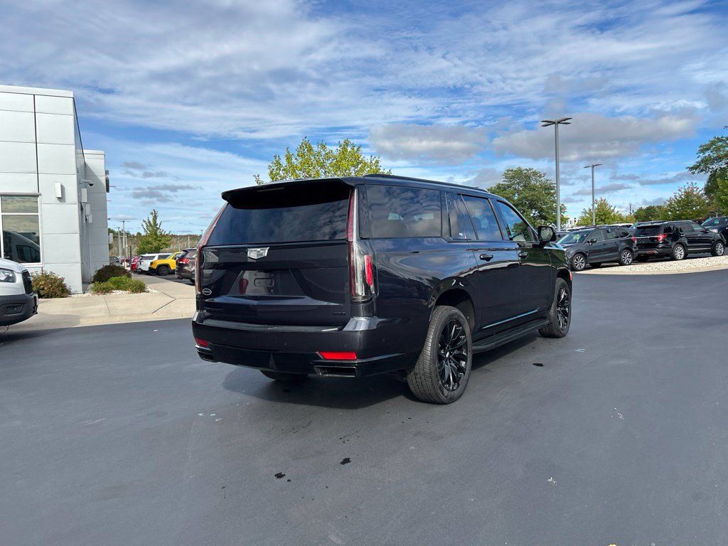 Used 2023 Cadillac Escalade ESV Sport w/ LPO, ONYX Package AWD/4WD image 5