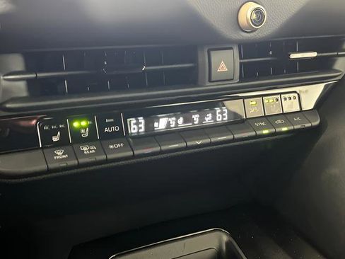 Used 2025 Toyota Crown Signia XLE image 22