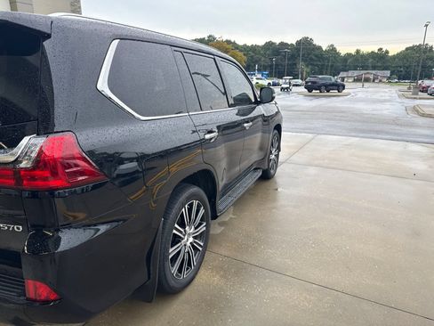 Used 2020 Lexus LX 570 4WD w/ Luxury Package image 4