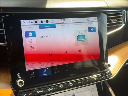 Used 2022 Jeep Grand Wagoneer Series III w/ Rear Seat Video Group 1 image 24