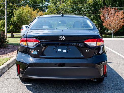 Used 2025 Toyota Corolla LE FWD image 4
