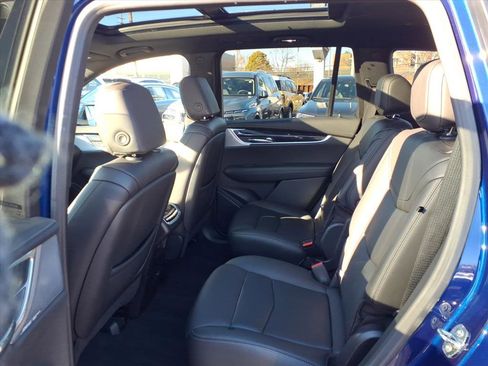Used 2023 Cadillac XT6 Premium Luxury image 18