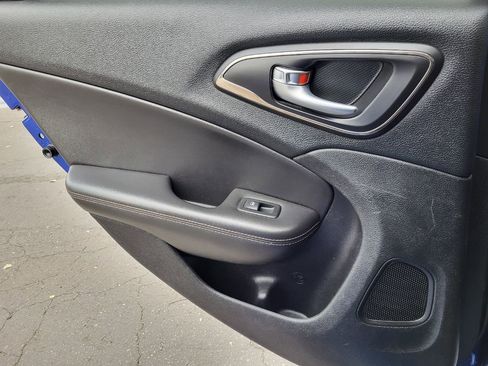 Used 2015 Chrysler 200 C w/ Navigation & Sound Group I image 17