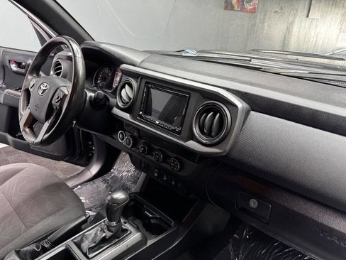 Used 2018 Toyota Tacoma TRD Sport AWD/4WD image 50
