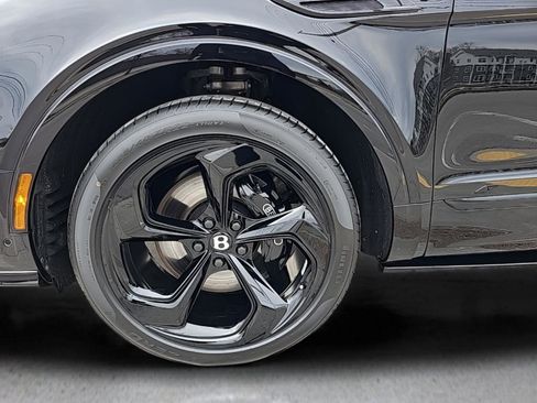 New 2025 Bentley Bentayga image 16