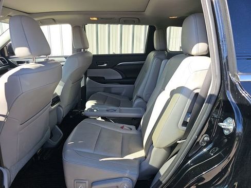 Used 2018 Toyota Highlander Limited Platinum image 8