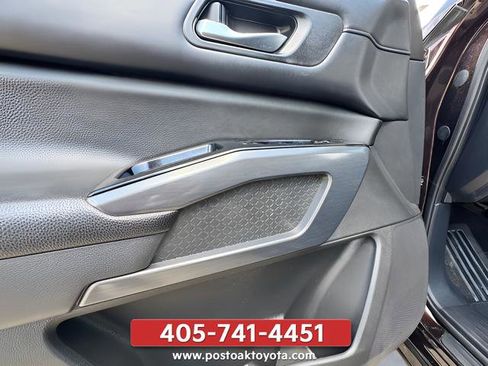 Used 2022 Nissan Pathfinder SL AWD/4WD image 14