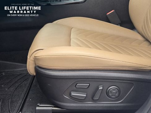 Certified 2025 Kia Sorento SX Prestige w/ Olive Brown Leather Package AWD/4WD image 19