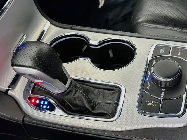 Used 2019 Jeep Grand Cherokee SRT AWD/4WD image 18