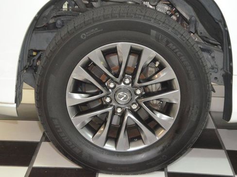 Used 2017 Lexus GX 460 Premium image 13