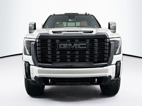 Used 2024 GMC Sierra 2500 Denali Ultimate AWD/4WD image 4