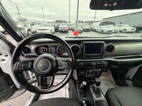 Used 2022 Jeep Gladiator Sport AWD/4WD image 12