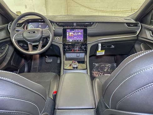 New 2025 Jeep Grand Cherokee Laredo image 24