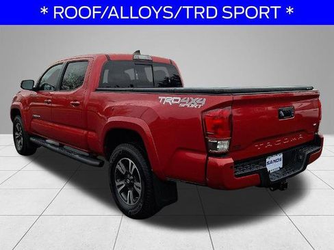 Used 2017 Toyota Tacoma TRD Sport AWD/4WD image 6
