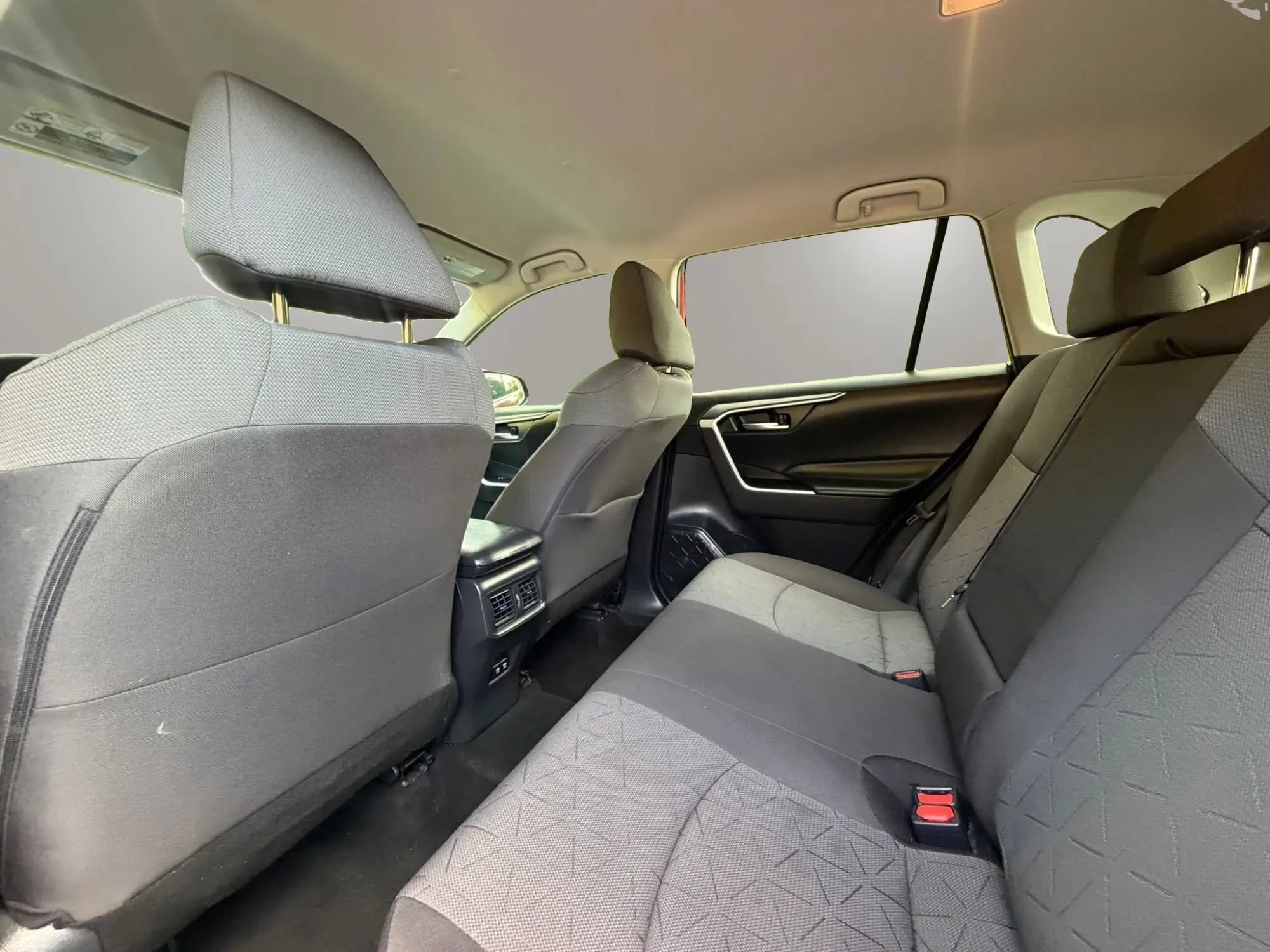 Used 2020 Toyota RAV4 XLE FWD image 15