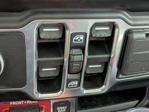 Used 2022 Jeep Wrangler Unlimited Rubicon 4xe w/ Cold Weather Group AWD/4WD image 27