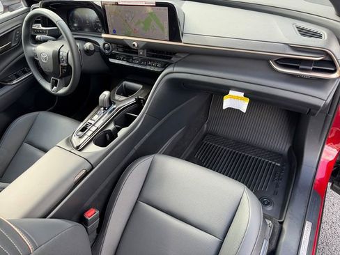 Certified 2025 Toyota Crown Signia AWD/4WD image 19