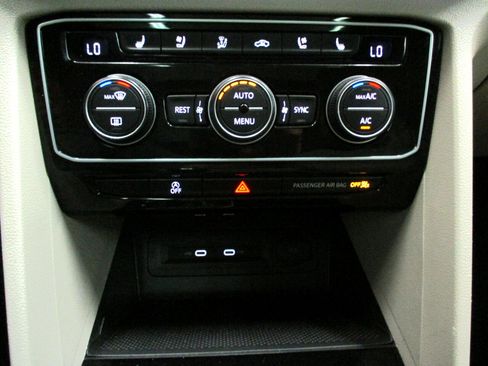 Used 2021 Volkswagen Atlas SEL Premium image 26